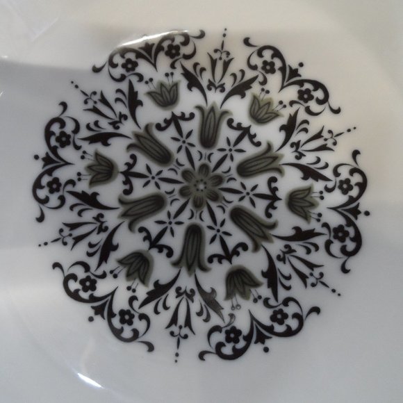 MCM Vintage Meteor China 9" serving bowl - Black white, flowers. Made in Japan - Picture 2 of 5